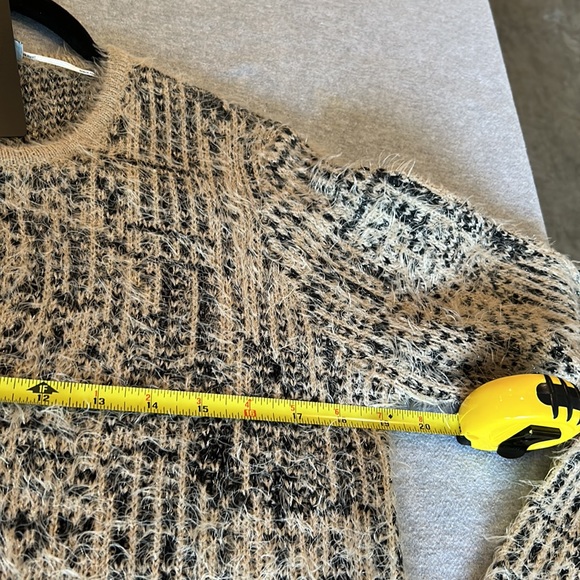 NWT Black Rivet fuzzy sweater - Size M. - Picture 5 of 7